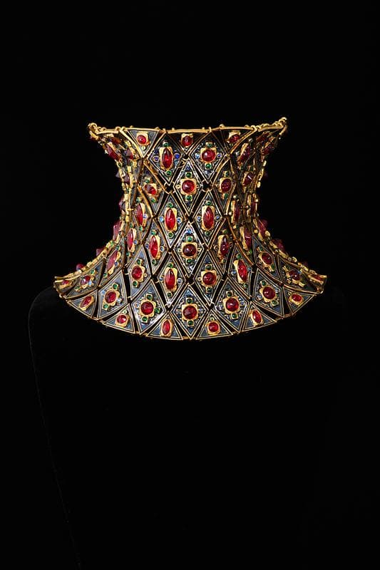 Collar necklace of the Arabella Stuart Au Jardin ensemble